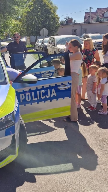 Bezpieczne wakacje zaczynają się od wiedzy! Policjanci z wizytą u uczestników półkolonii