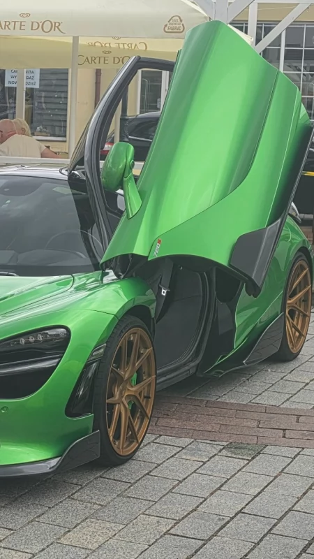 Luksusowe auta na inowrocławskim Rynku