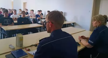 Edukacja i profilaktyka: Młodzież z wizytą w inowrocławskiej komendzie