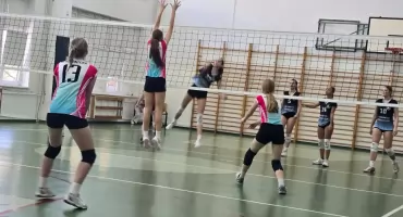 Rywalizowali pod siatką