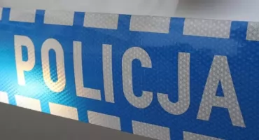 Policjant po służbie pomógł zagubionemu 9-latkowi. Chłopiec był w samych skarpetkach