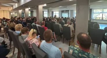 Mieszkańcy Janikowa rozmawiali o przyszłości przemysłu w gminie, nowej spalarni QEMETIKI i cenach odbioru ścieków