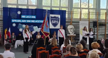 Wyjątkowy dzień inowrocławskich ósmoklasistów. Absolwenci szkół podstawowych odebrali świadectwa!