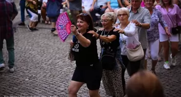 Tańczymy dalej! Letnie potańcówki w Solankach wydłużone o kolejny miesiąc!